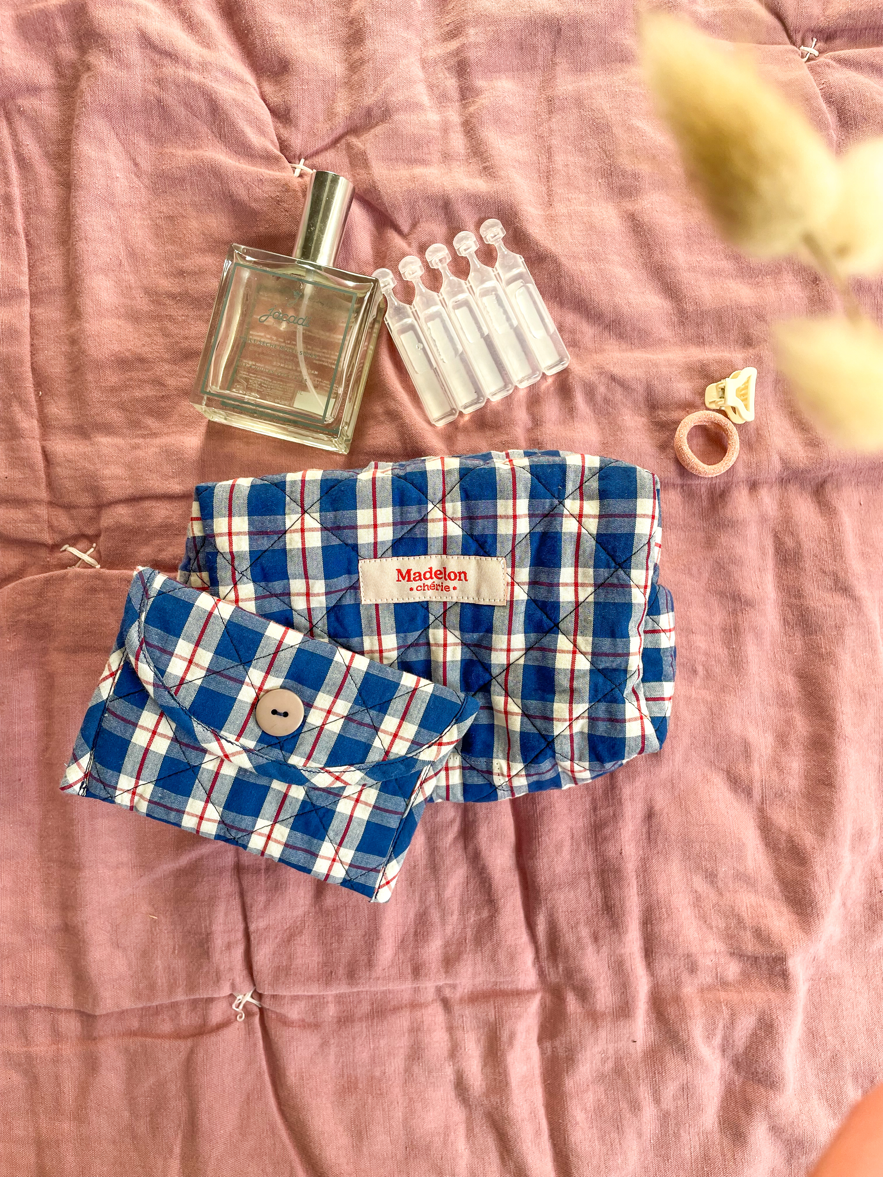 Petite trousse de toilette bébé et pochette assortie