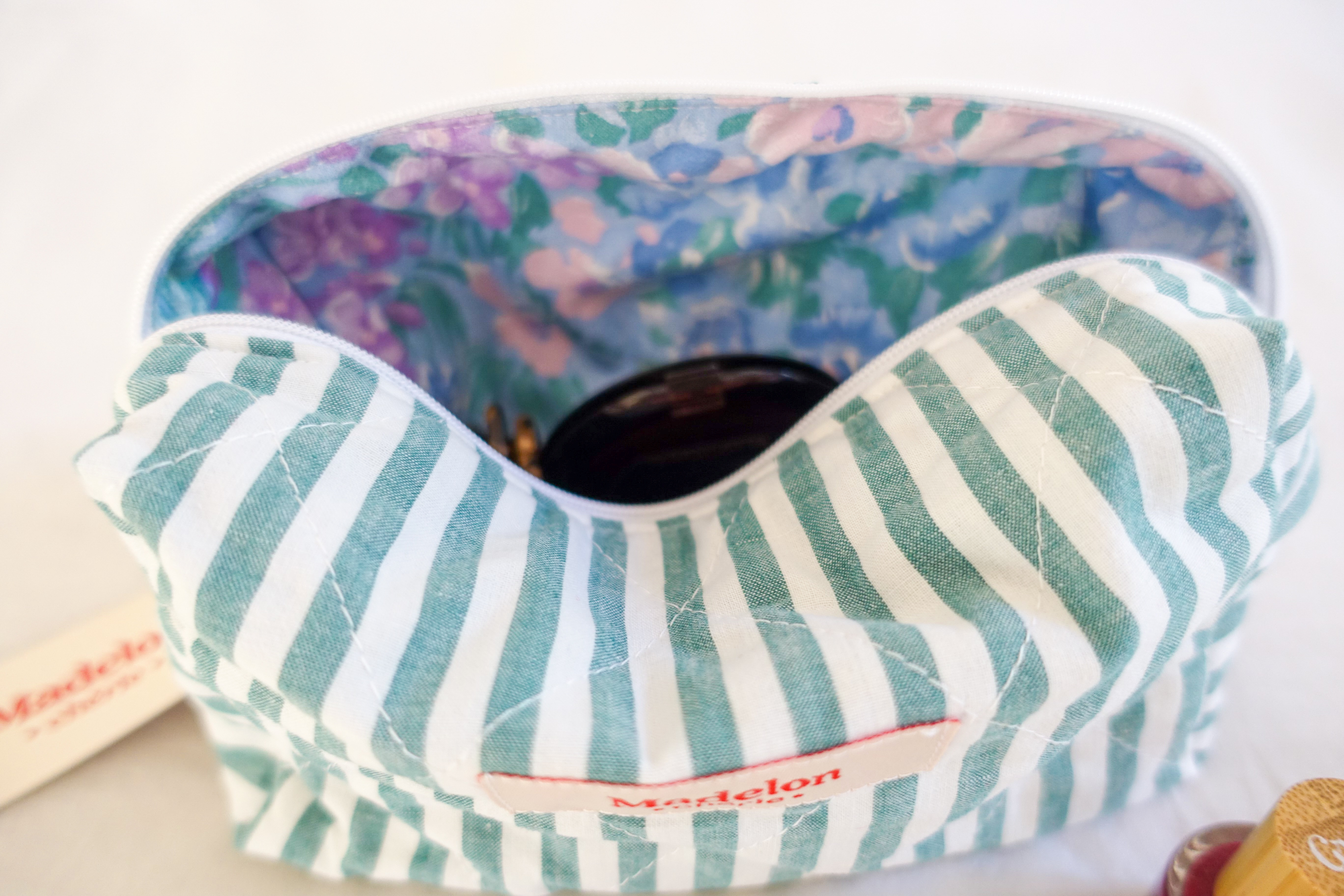 Petite trousse de toilette rayée verte 