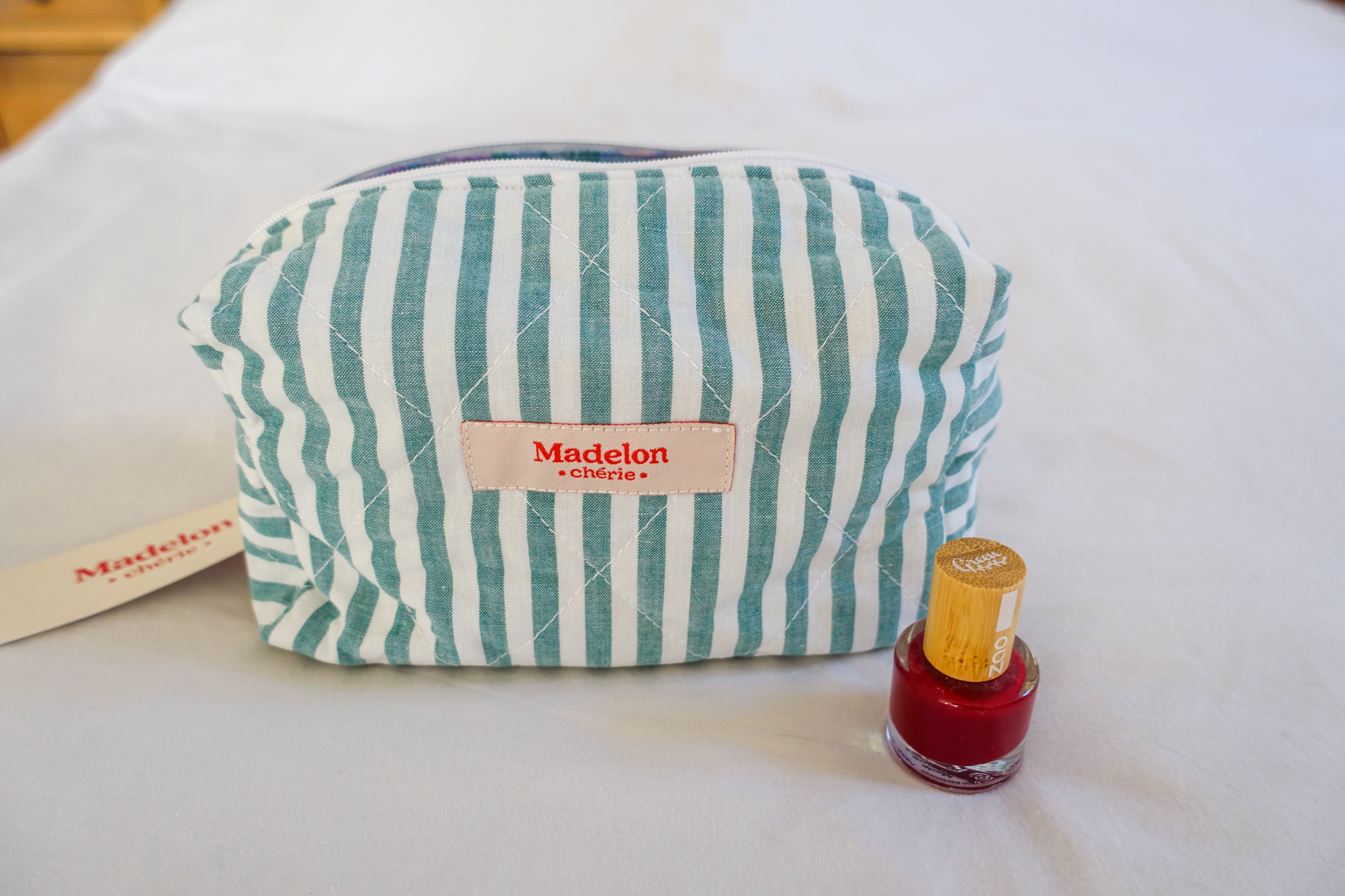 Petite trousse de toilette rayée verte 