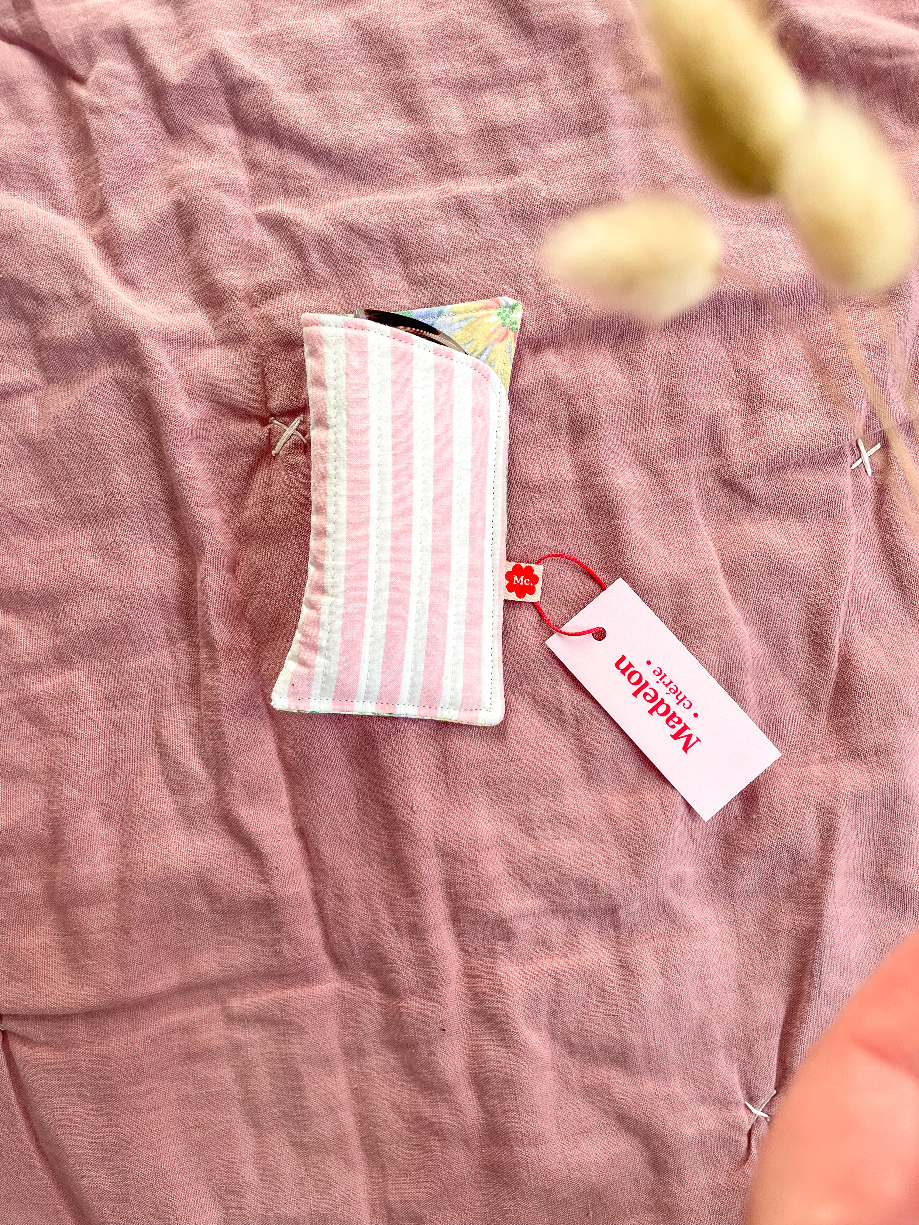 Etui à lunettes matelassé rayures rose