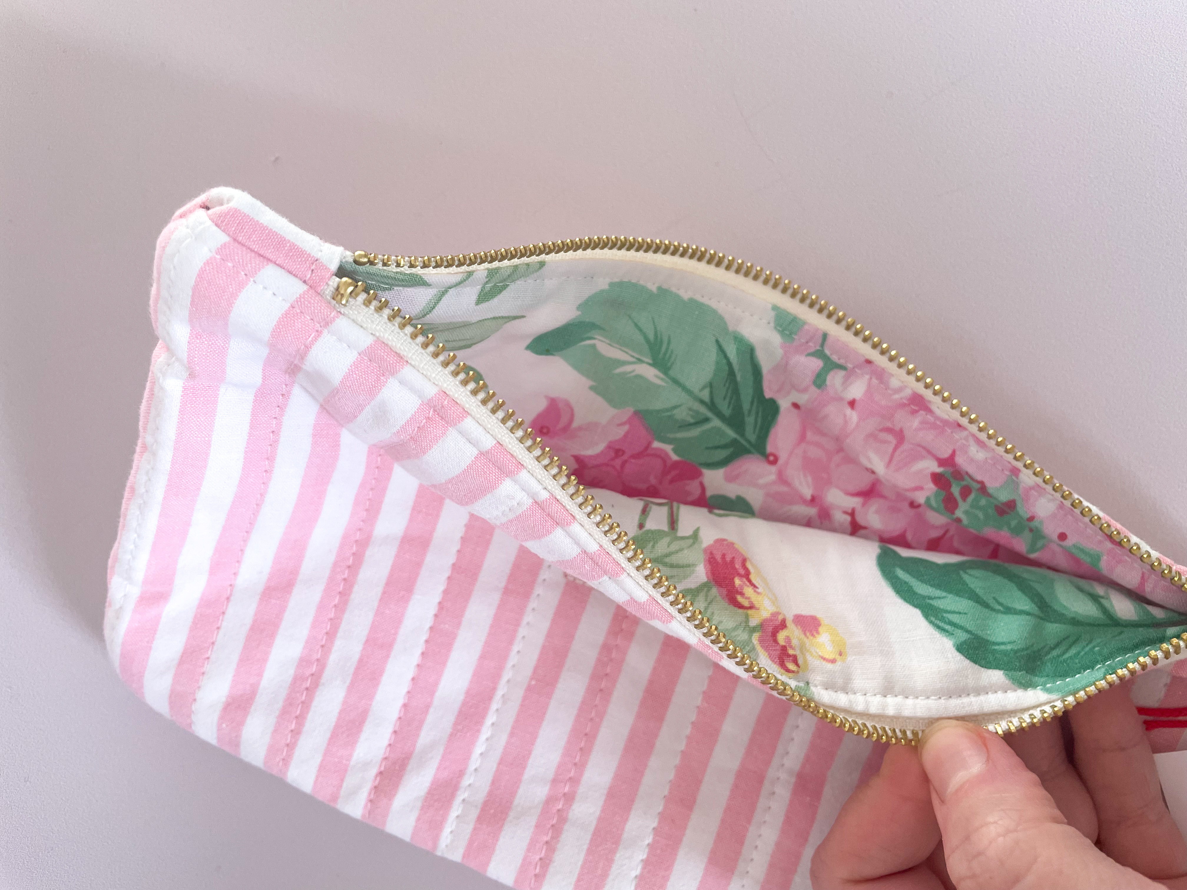 Pochette rayée rose