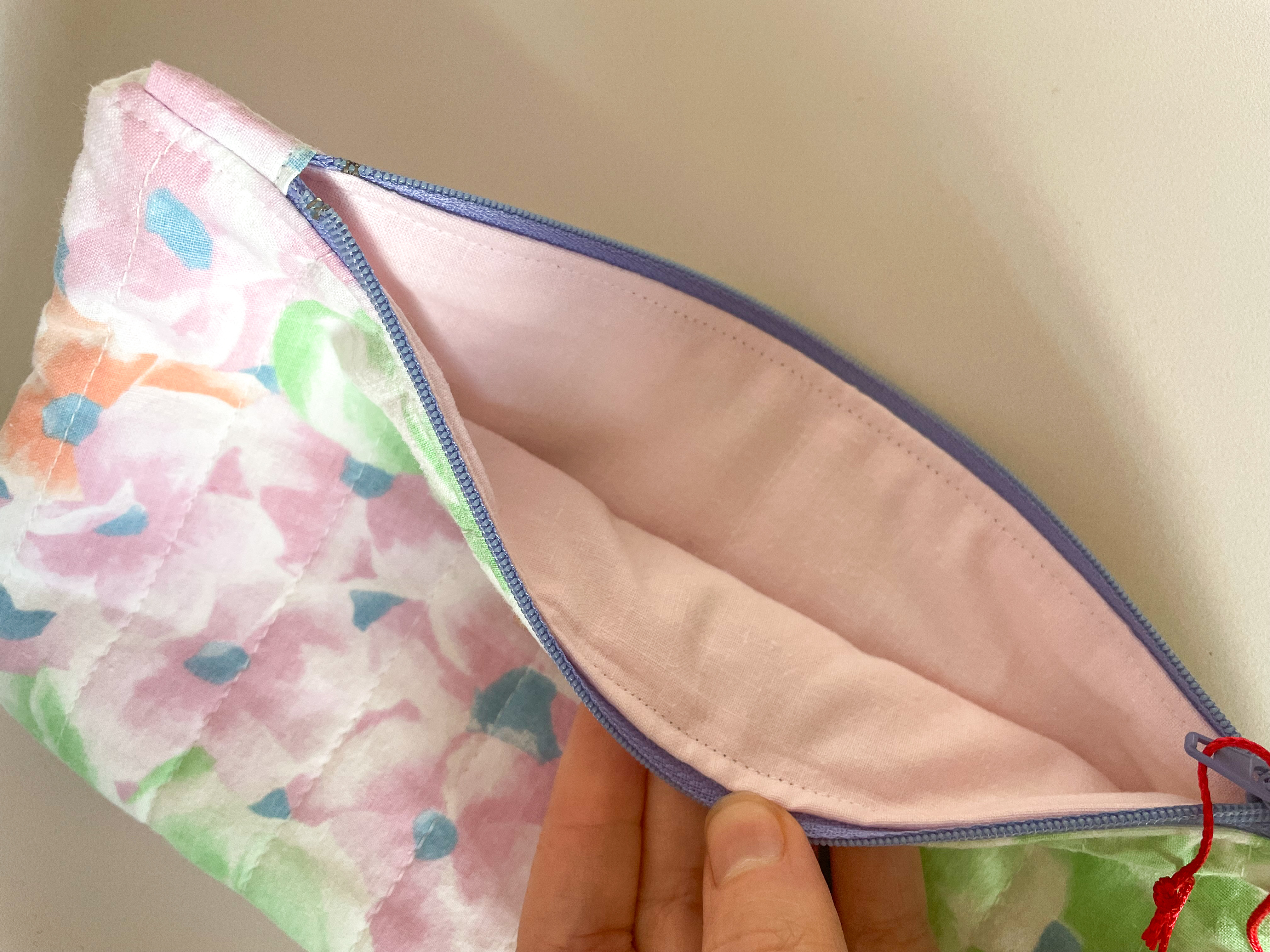 pochette fleurs pastel 