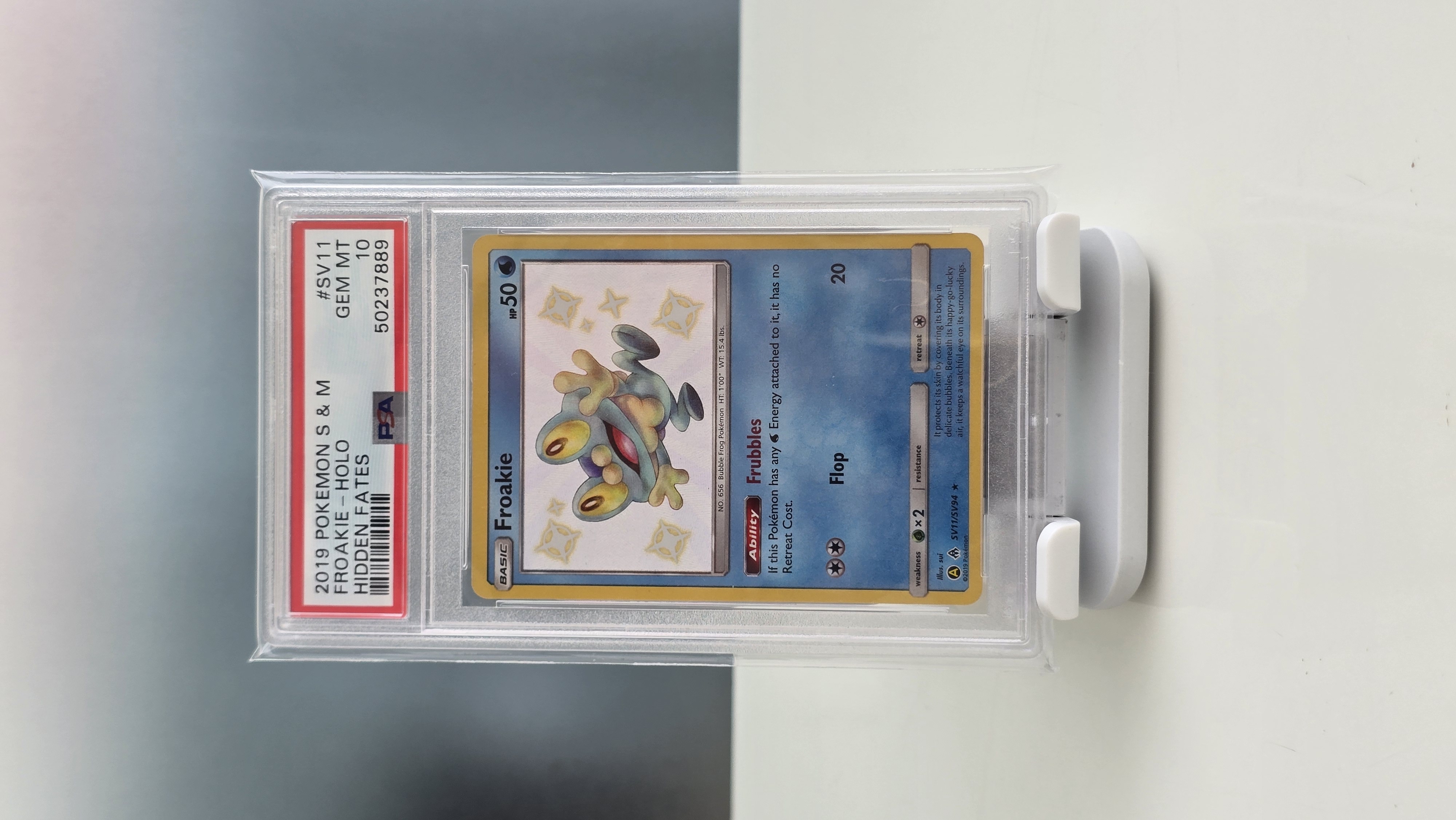 PSA 10 Froakie - Holo Hidden Fates 2019