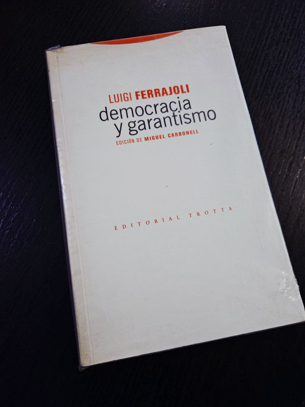 Democracia y garantismo