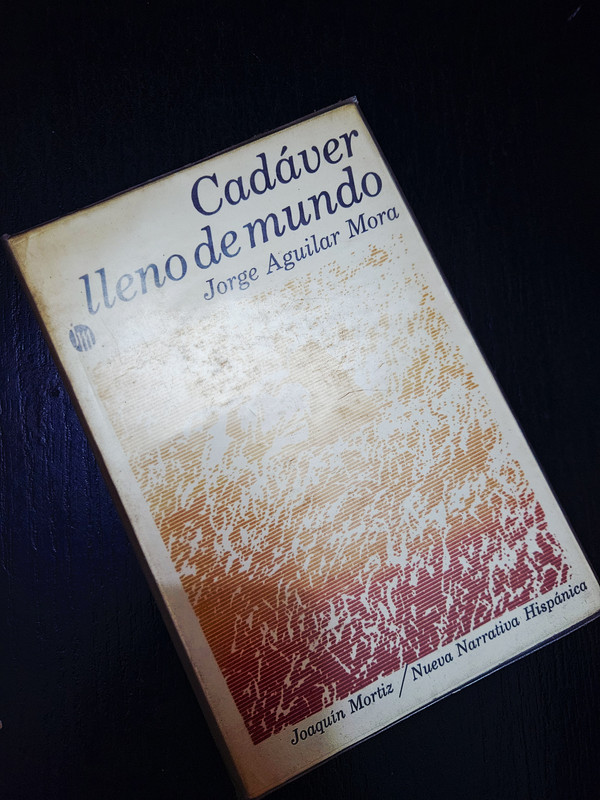 Cadáver lleno de mundo