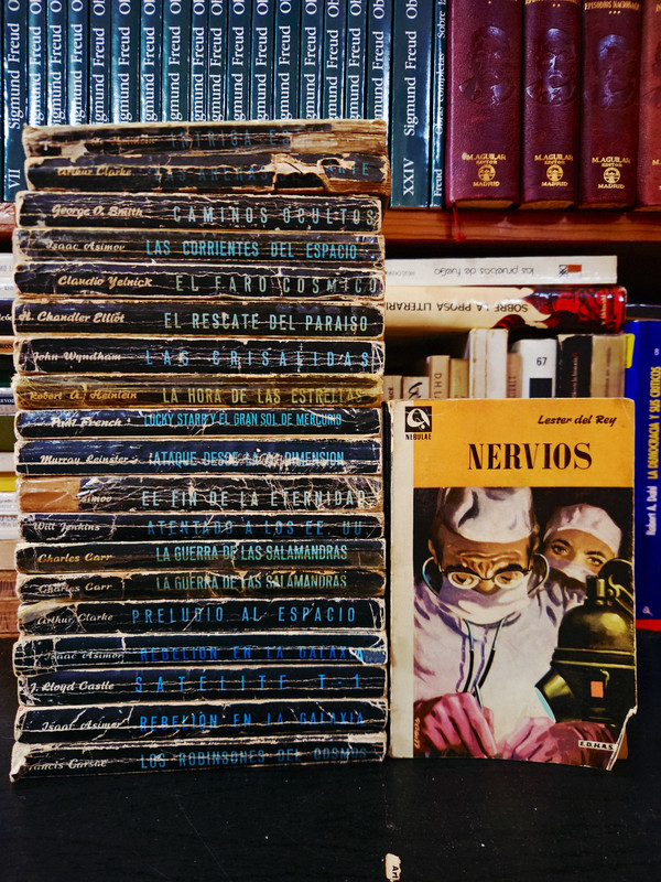 Colección de libros de ciencia ficción