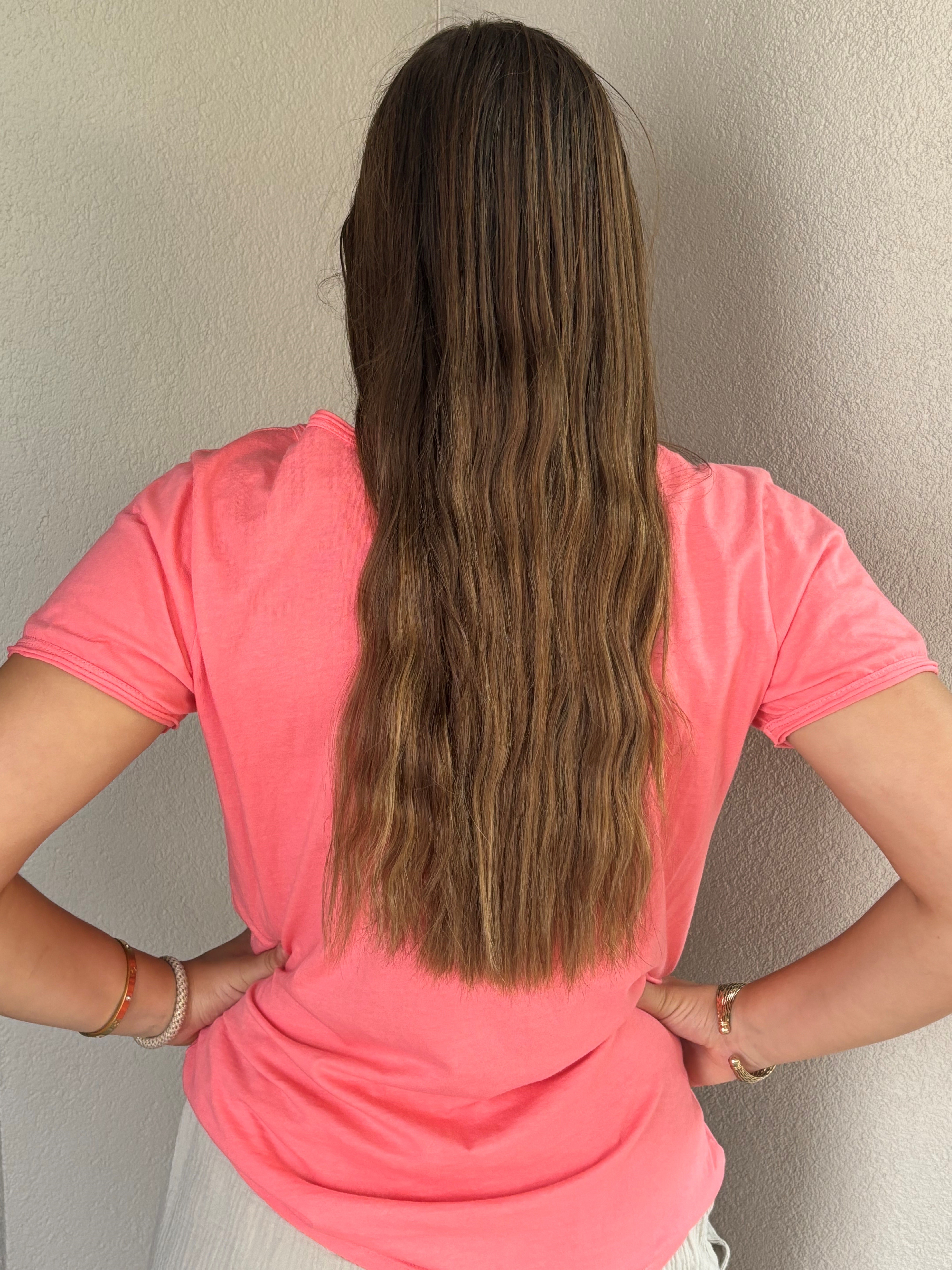 T-shirt Coton Broderie Arc-en-Ciel – Une Touche de Couleur et de Confort