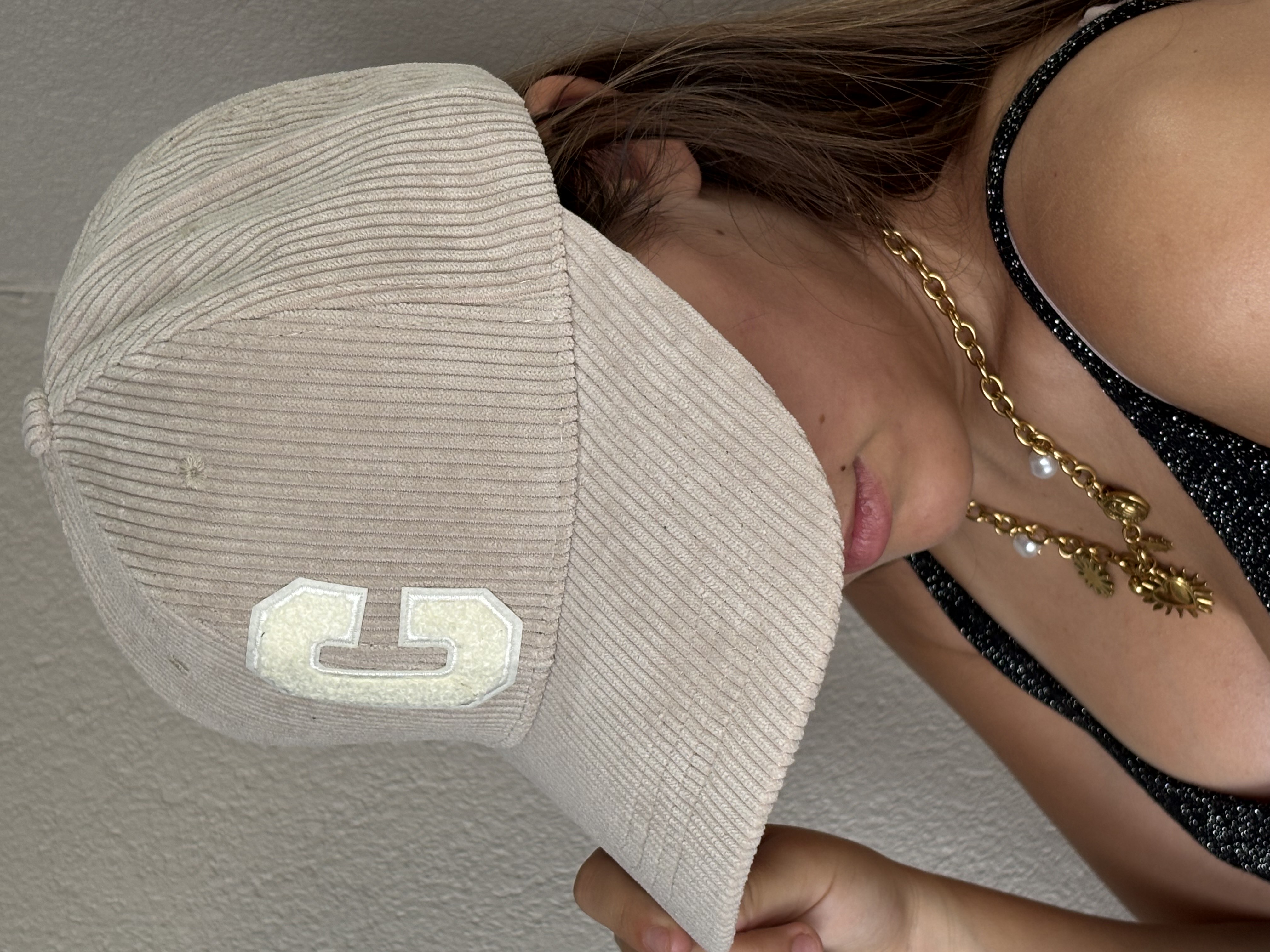 casquettes effet velours côtelé avec c