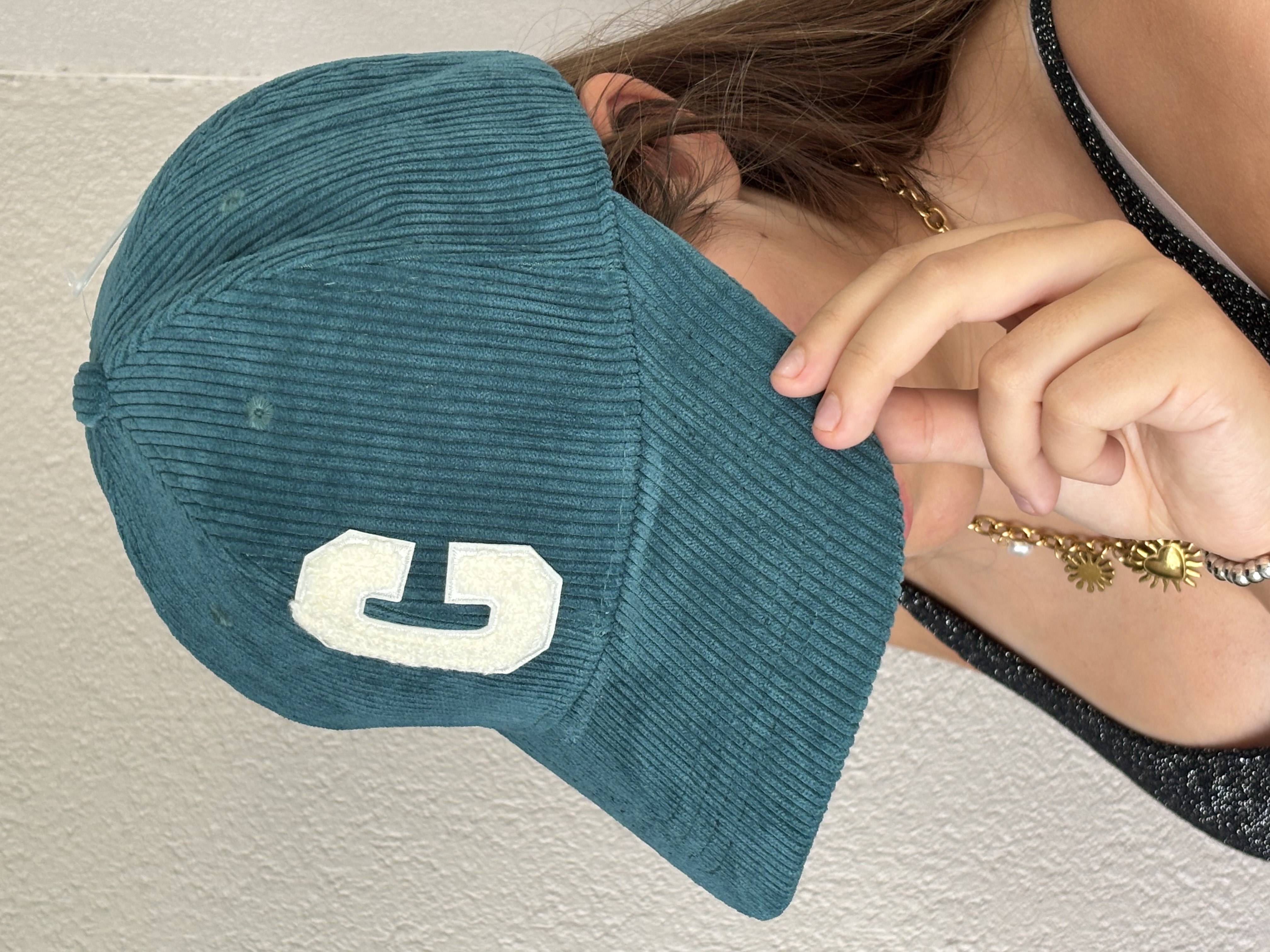 casquettes effet velours côtelé avec c