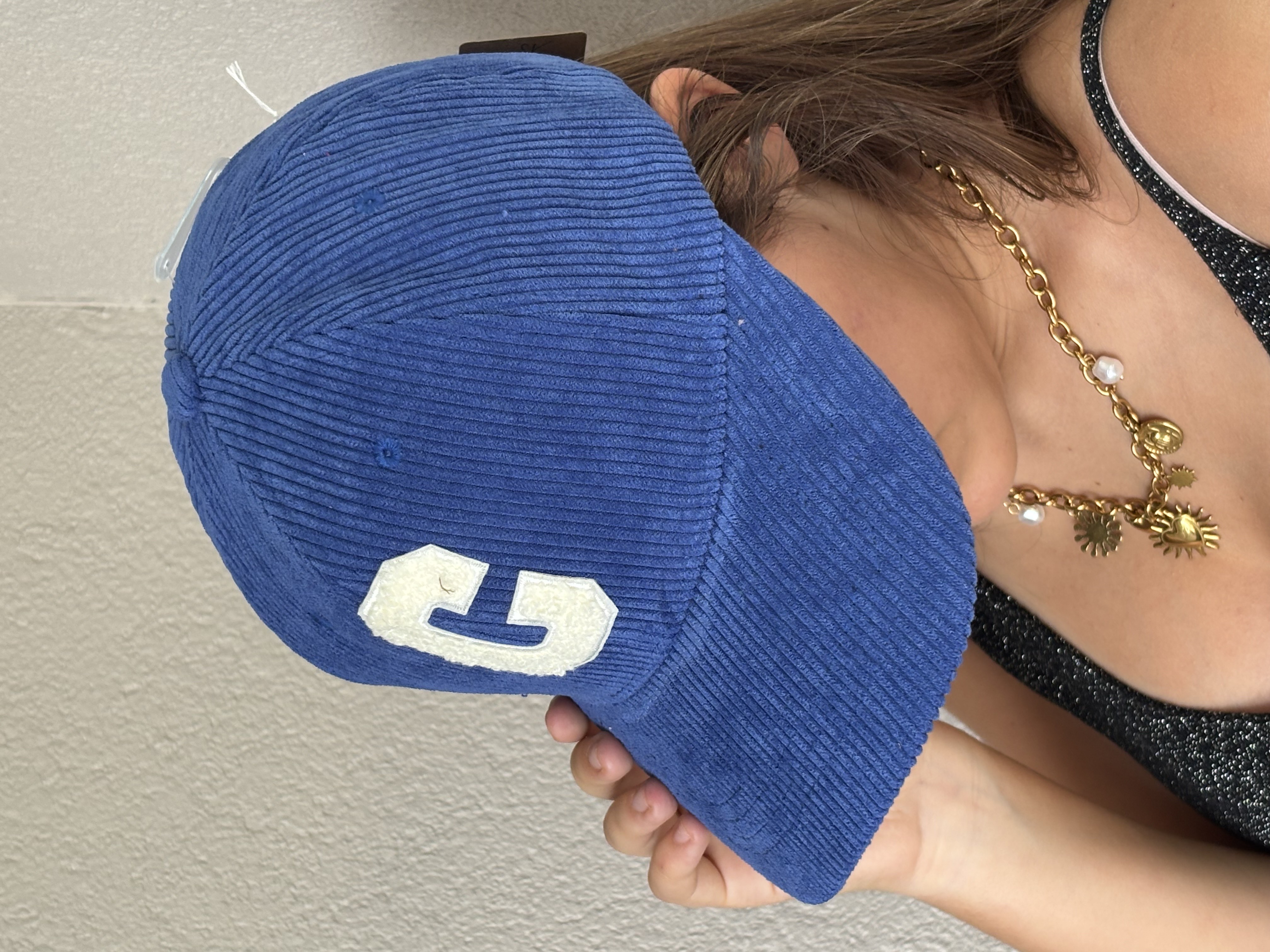 casquettes effet velours côtelé avec c