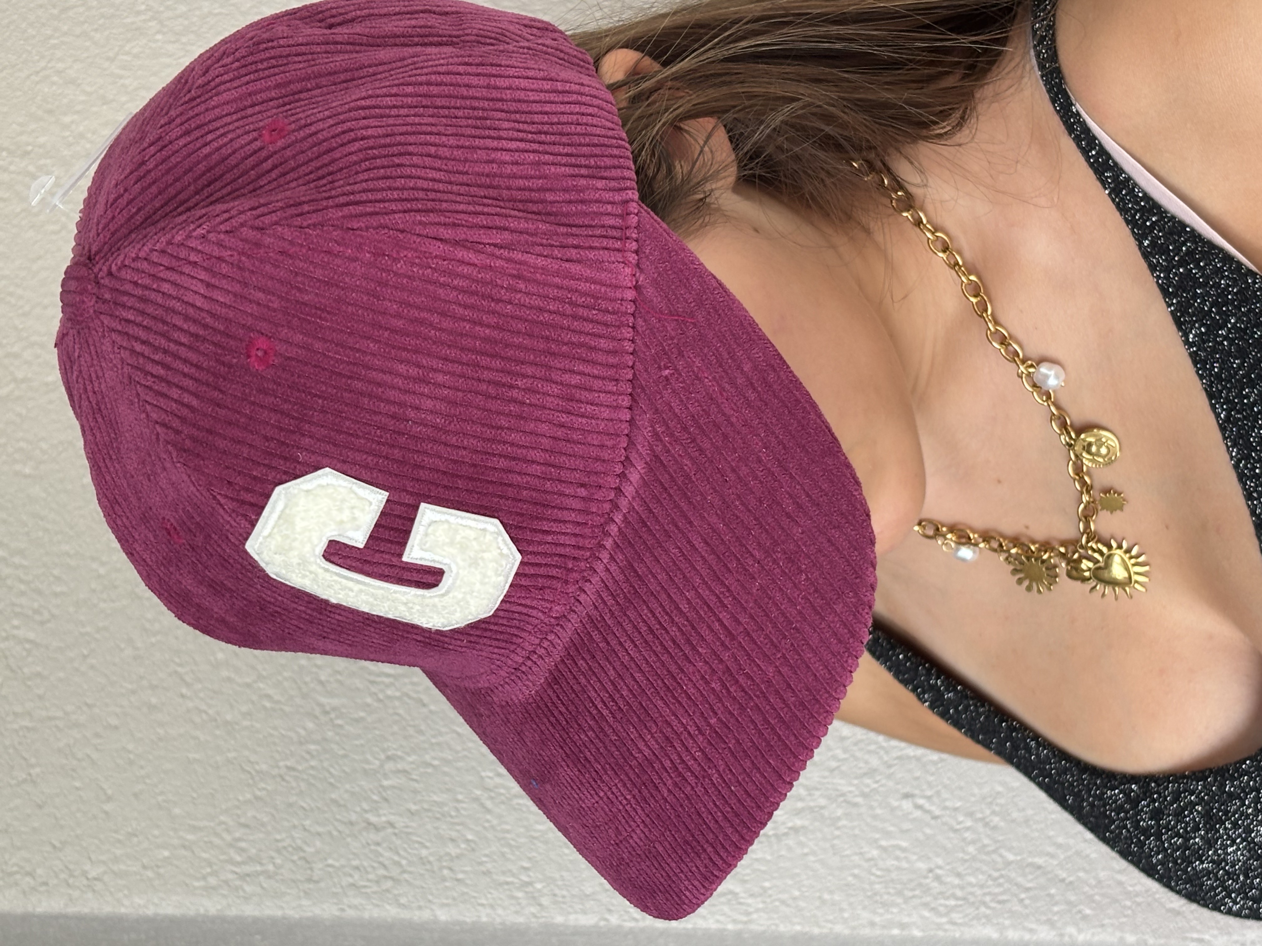 casquettes effet velours côtelé avec c