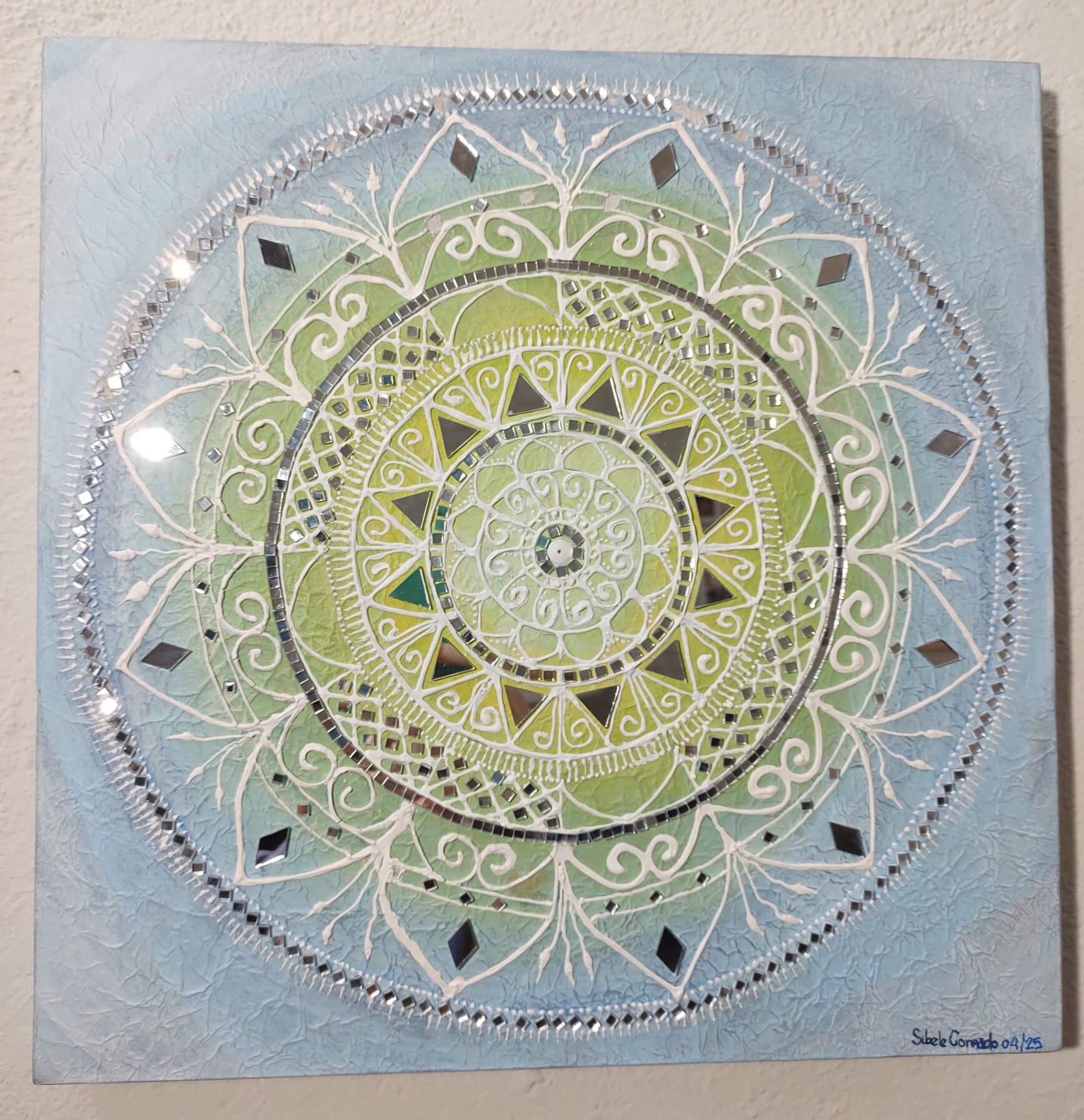 Mandala em estilo mehndi com espelhos