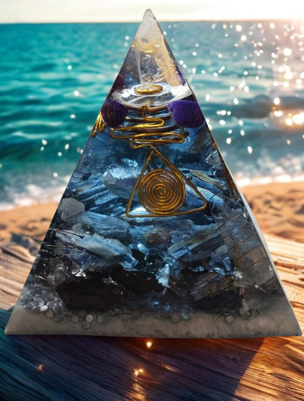 Pirâmide Orgonite Rakshana