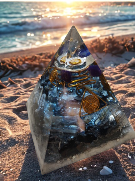 Pirâmide Orgonite Rakshana