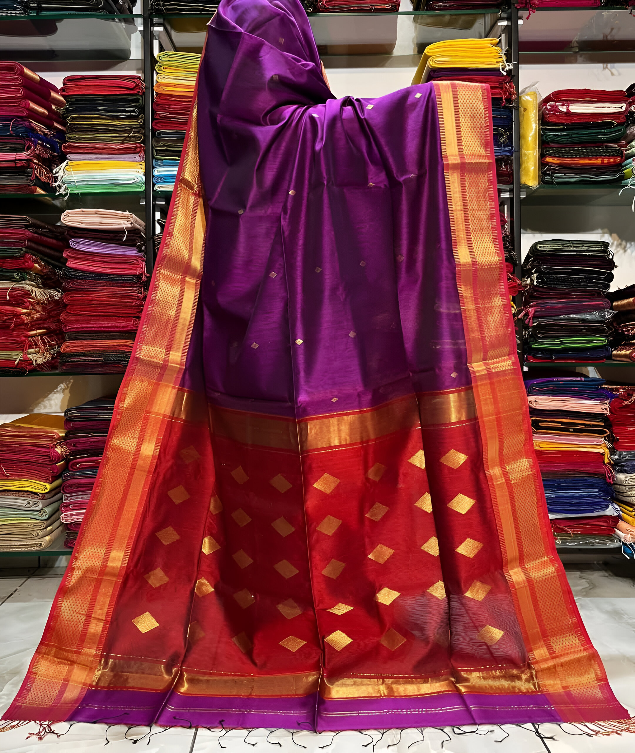 🌸 Exclusive Handloom Mayeshwari Nimki Buti Saree! 🌸