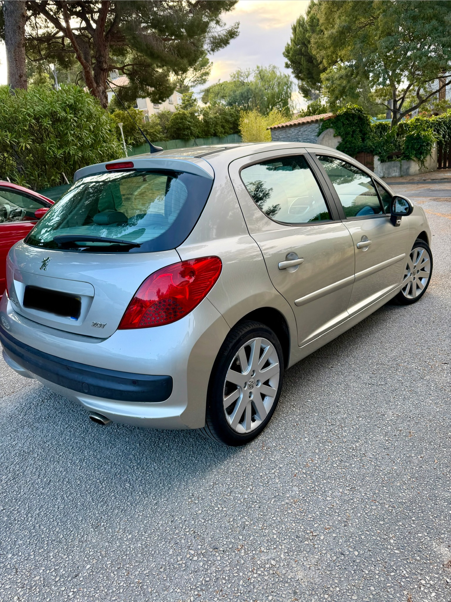Peugeot 207 1.6i 120 CH – Boîte automatique – Féline