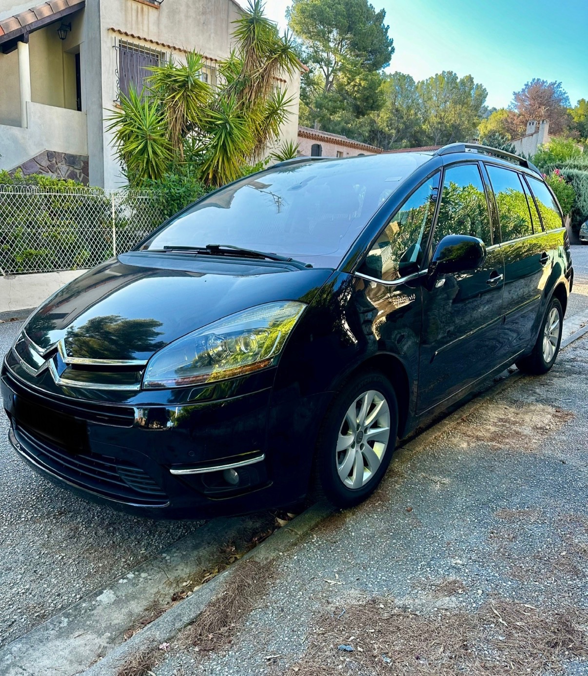 Citroën C4 Grand Picasso 1.6 HDI 110 ch – Boîte automatique – 7 places – Finition Exclusive (full options).