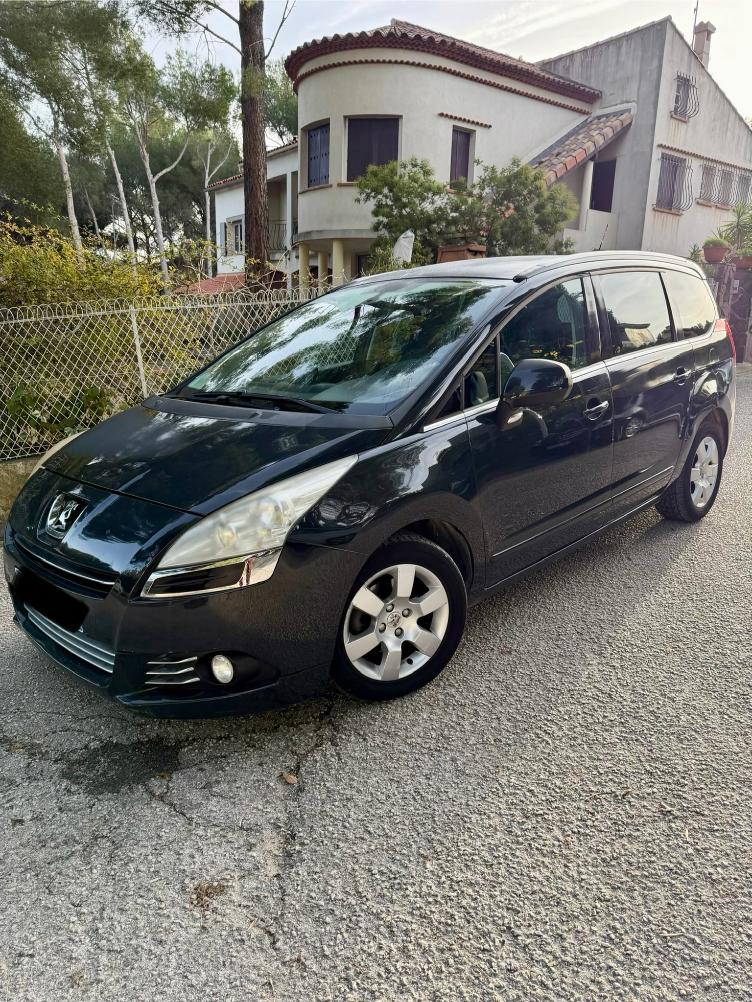 Peugeot 5008 Phase 2 – 1.6 e-HDi 112 ch – Boîte automatique – Pack Blue Lion