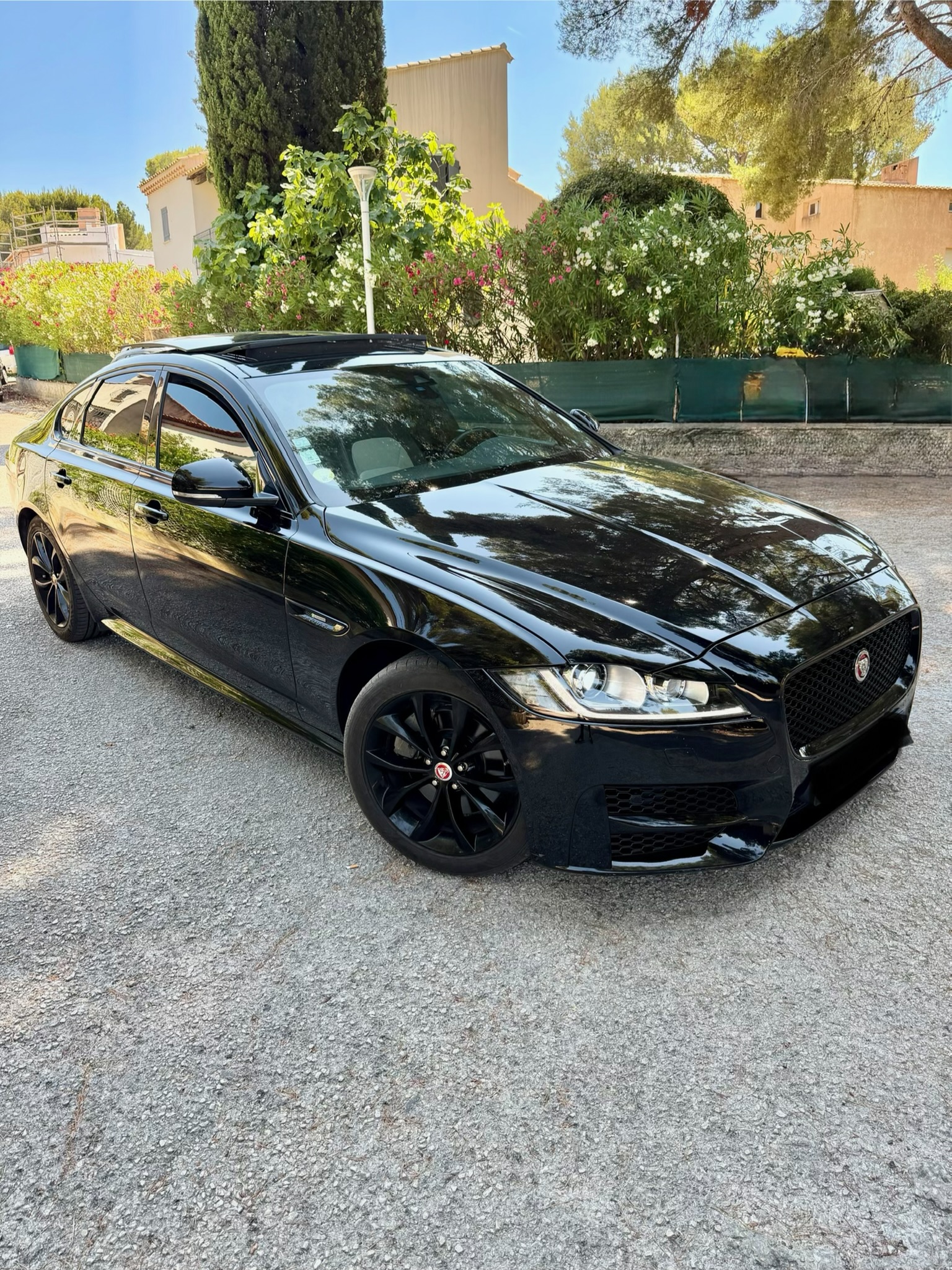Jaguar XF X260 2.0D 240 CH AWD – BVA8 – Full Black