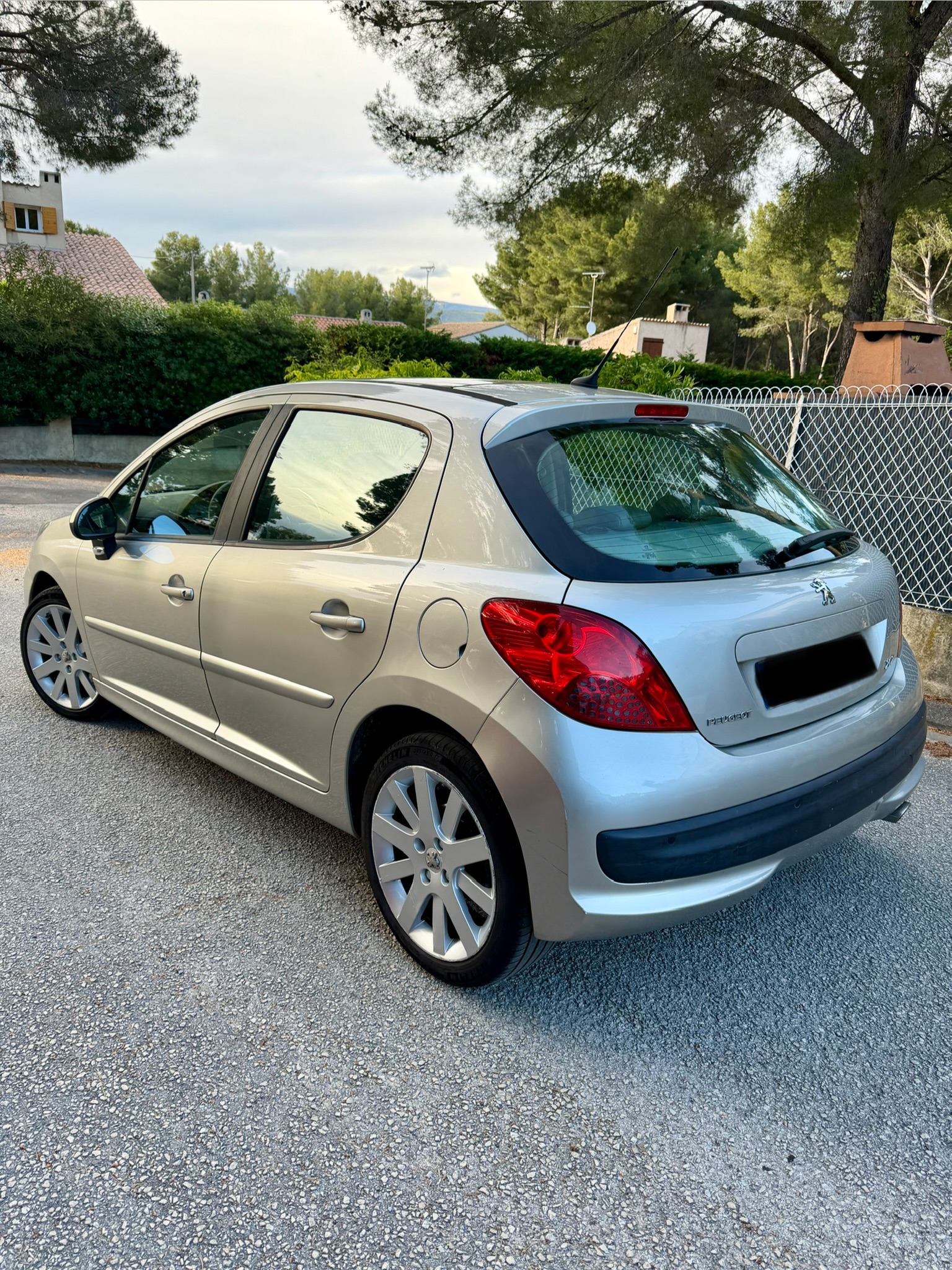 Peugeot 207 1.6i 120 CH – Boîte automatique – Féline
