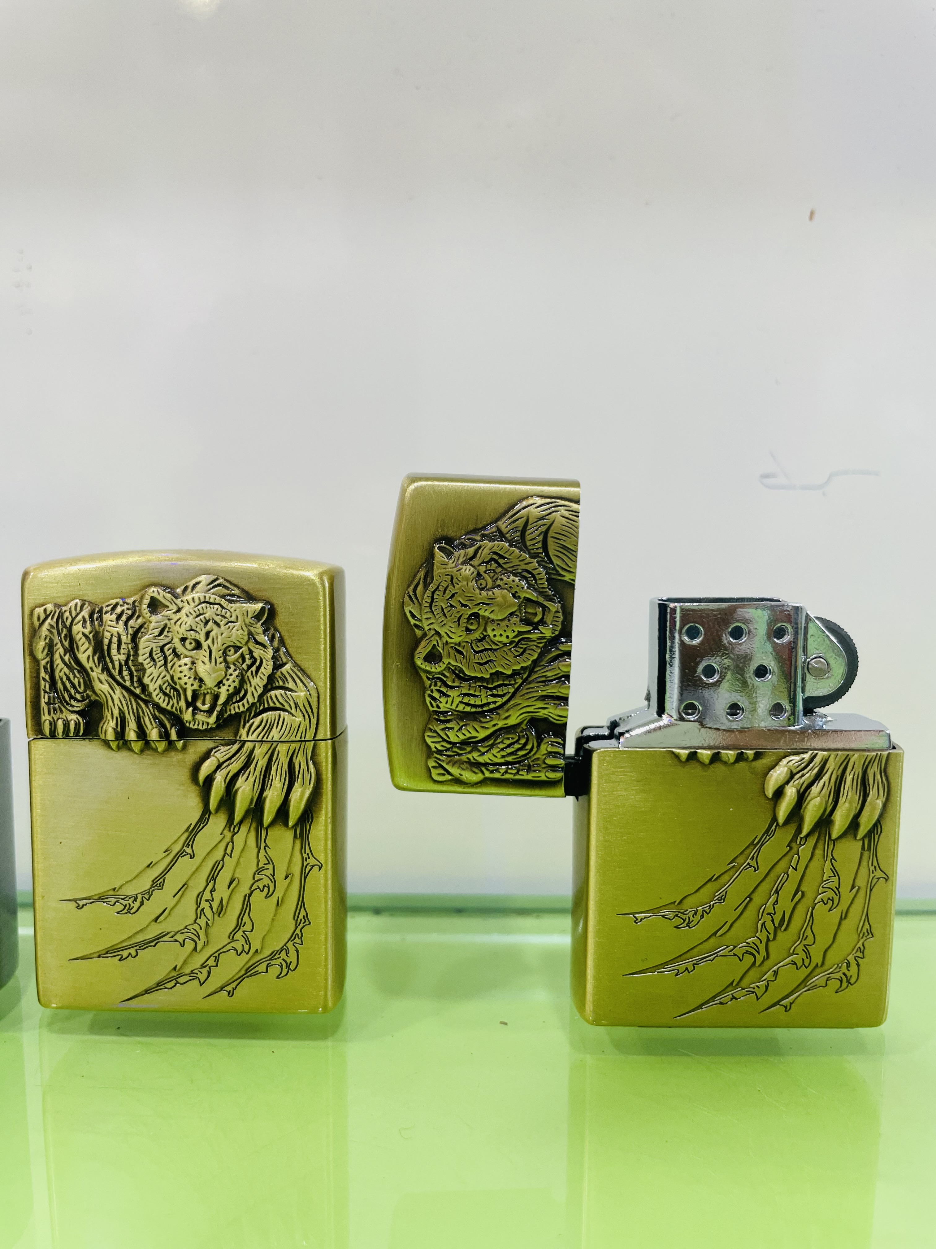 Tiger Claw Engraved Lighter