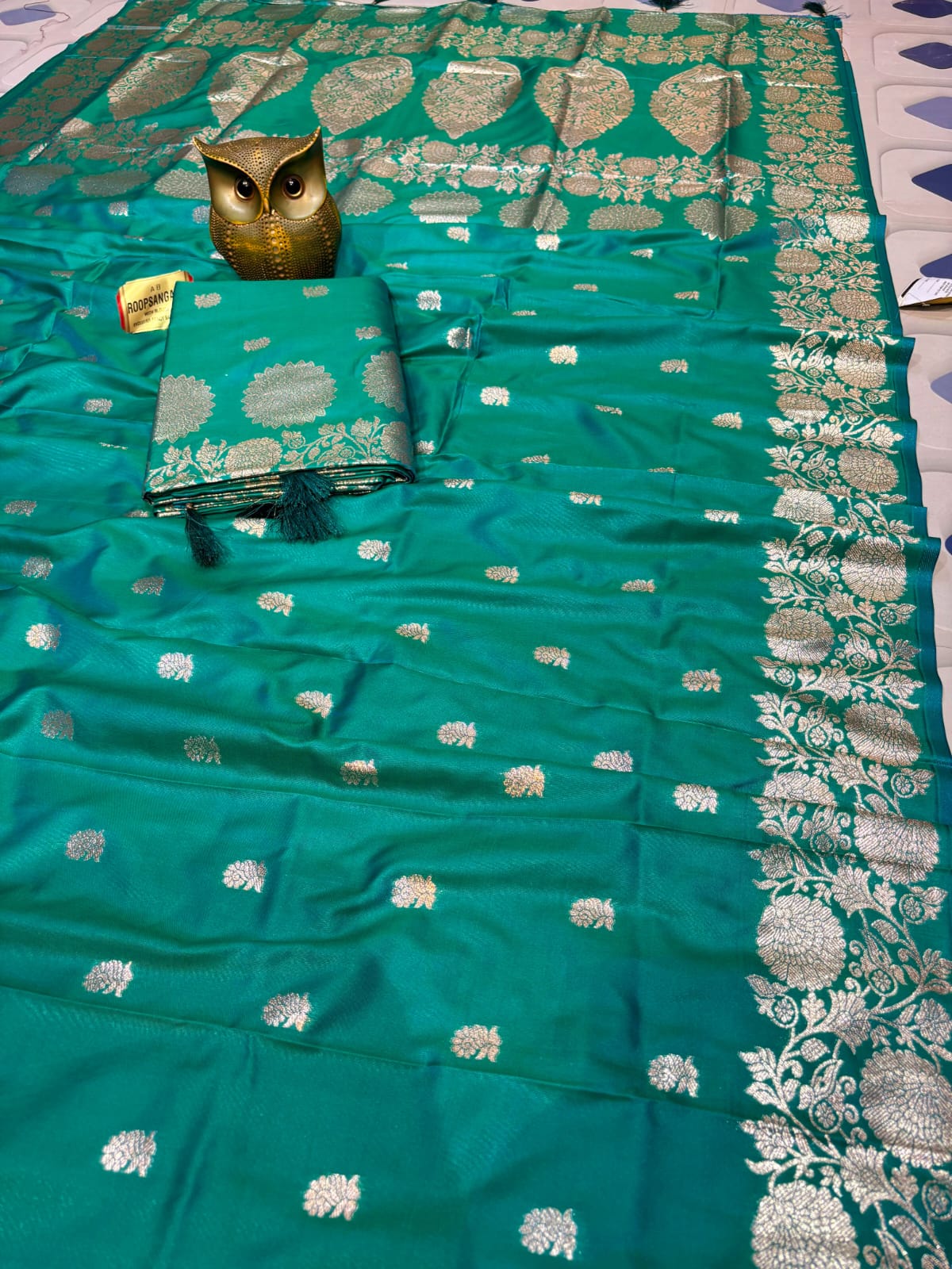 Super soft pure doulton lite weight open border banarasi Silk