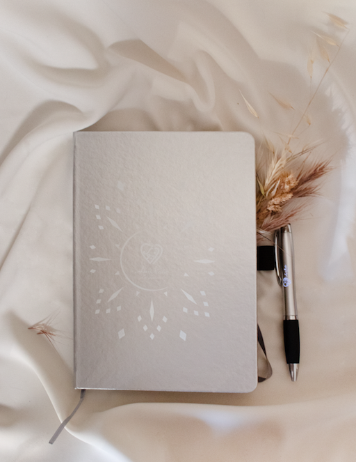 Carnet argenté Al Hadid et son stylo lumineux