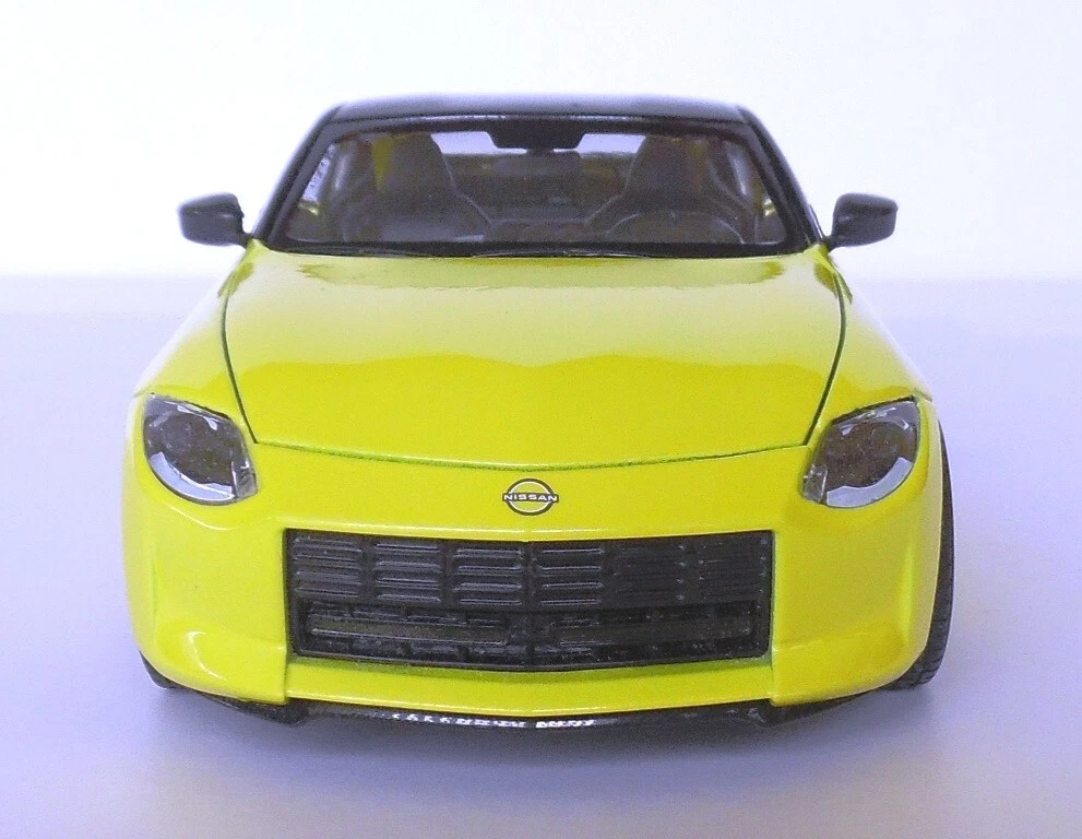 Yellow 2023 Nissan Z Diecast Car 1/24 Maisto Pre-Owned