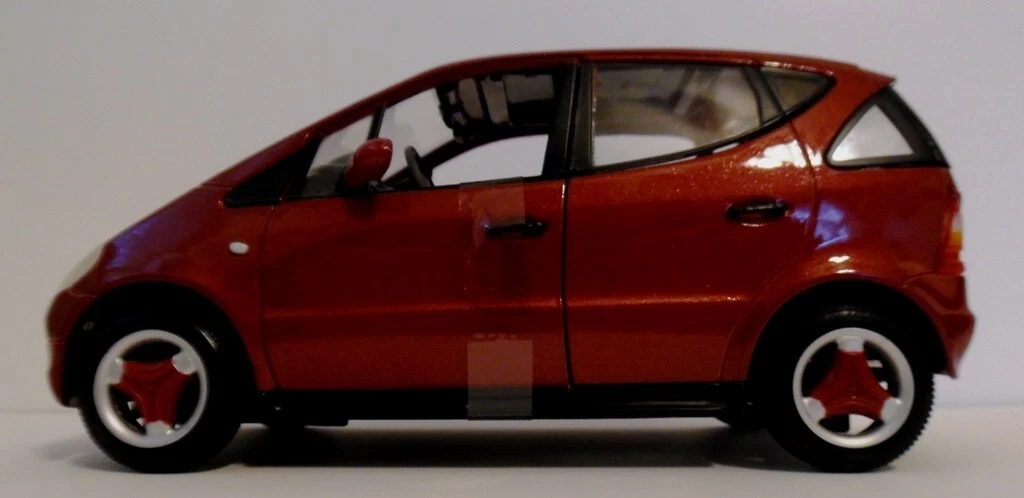 Burgundy Mercedes Benz Class A 160 Diecast Maisto 1/18 New