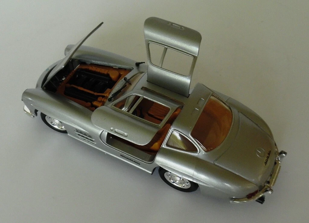 Silver Revell Mercedes 300 SL 1/24 Diecast Car Pre-Owned