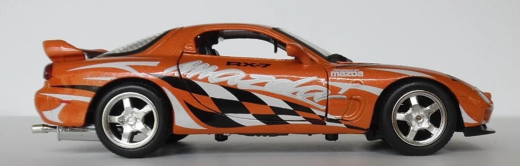 Mazda RX-7 Twin Turbo 1:24 Diecast Motor Max Factory-Tuned Screaming Machines New