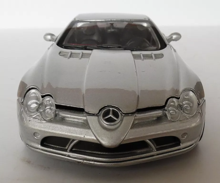 Mercedes-Benz SLR McLaren Diecast Car 1/24 Motor Max Pre-Owned Flaw