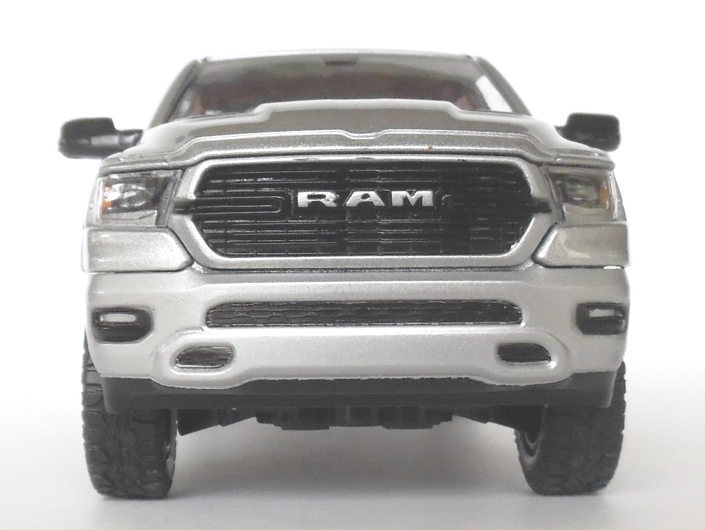 Silver 2019 Dodge Ram 1500 Crew Cab Pickup Truck Motor Max 1/27 New