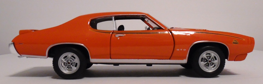 Diecast Orange 1969 Pontiac GTO 1/24 Welly New
