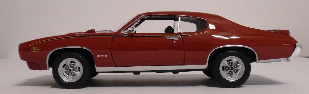 Diecast Maroon 1969 Pontiac GTO 1/24 Welly New