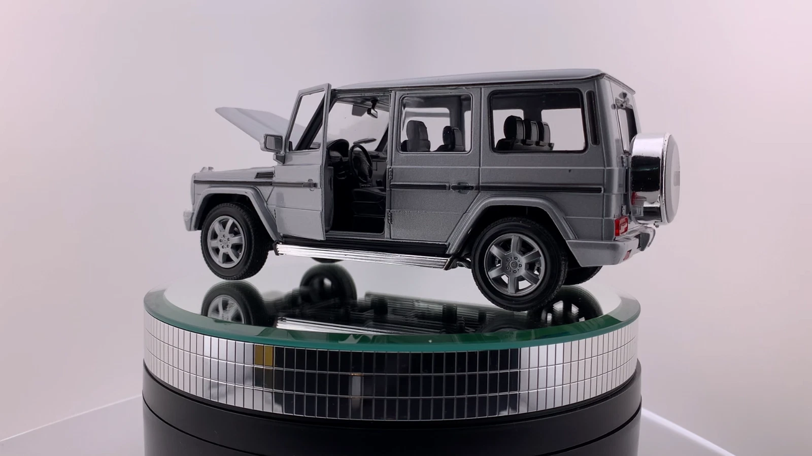 Silver Mercedes-Benz X-Class Diecast SUV 1/24 Welly New