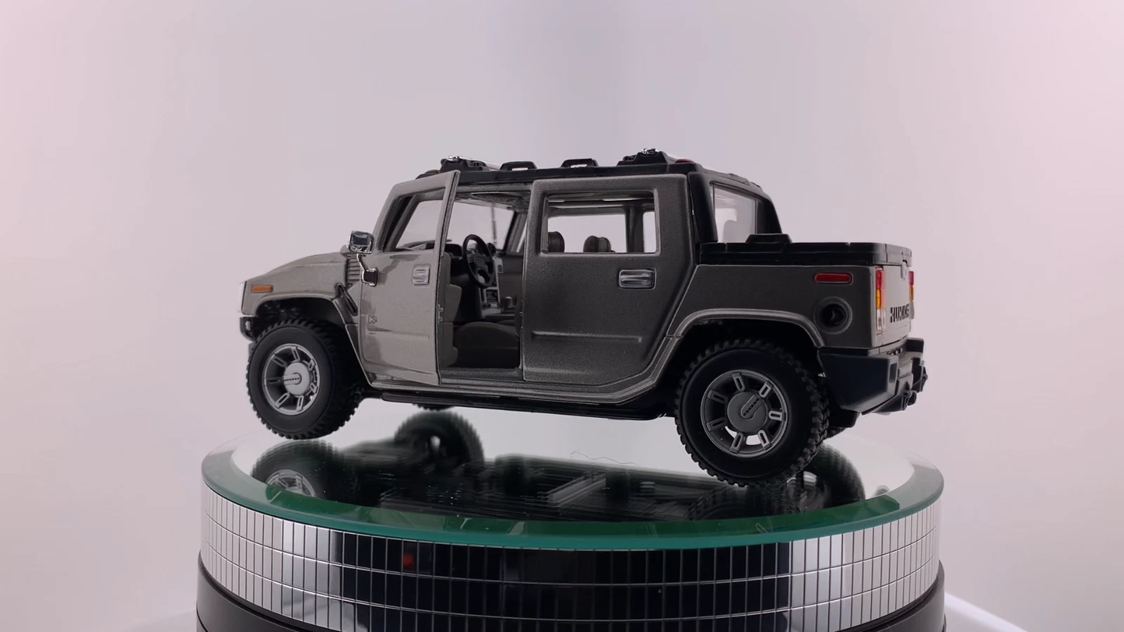 Silver Diecast Hummer H2 1/27 Maisto New
