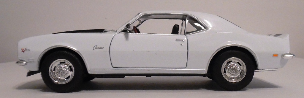 Diecast White 1968 Camaro Z28 Welly 1/24 New