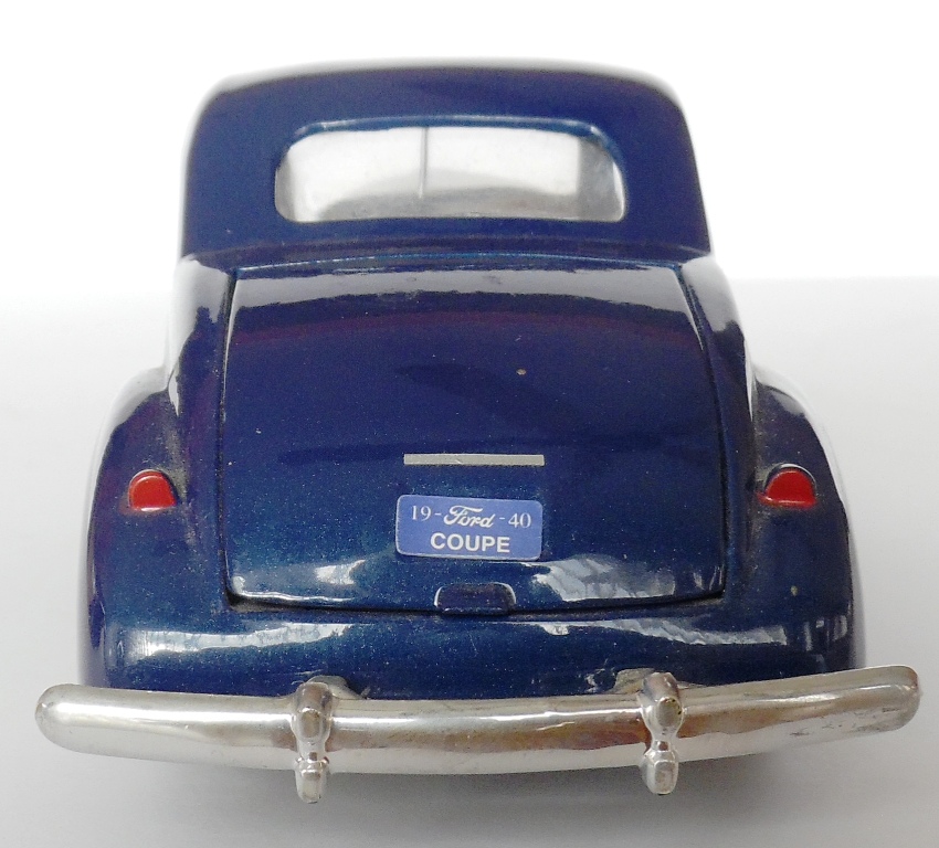 1940 Dark Blue Ford Coupe 1/24 New