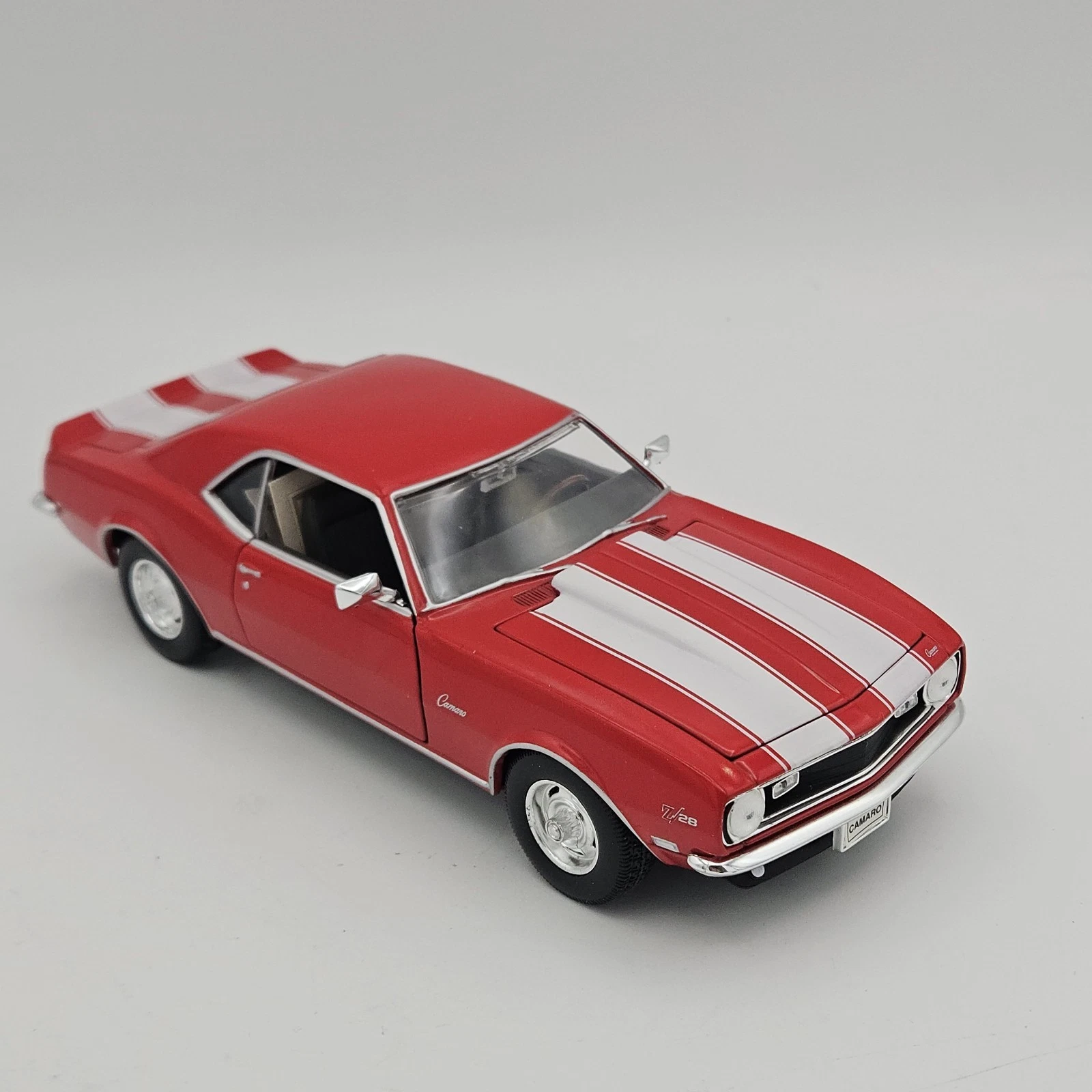 Diecast Red 1968 Chevy Camaro Z28 Welly 1/24 New