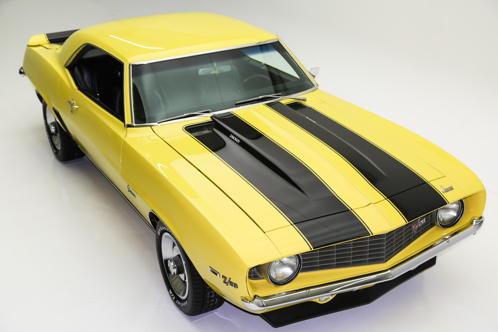 Diecast Yellow 1968 Chevy Camaro Z28 Welly 1/24 New