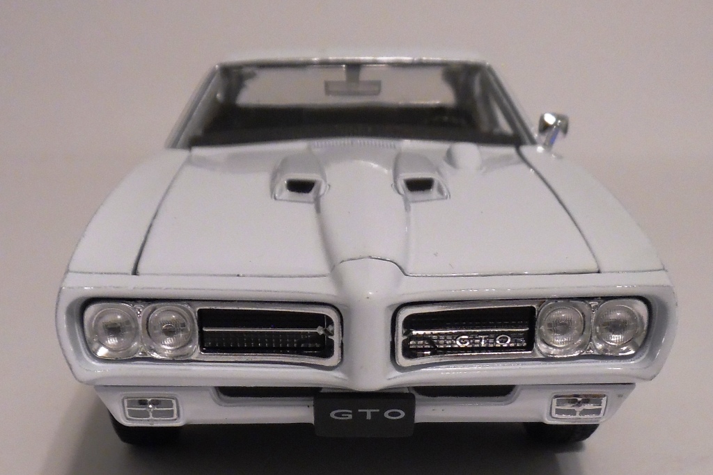Diecast 1969 White Pontiac GTO 1/24 Welly New