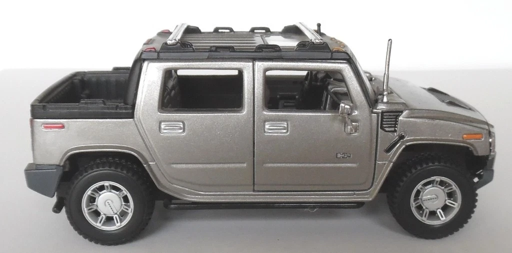 Silver Diecast Hummer H2 1/27 Maisto New