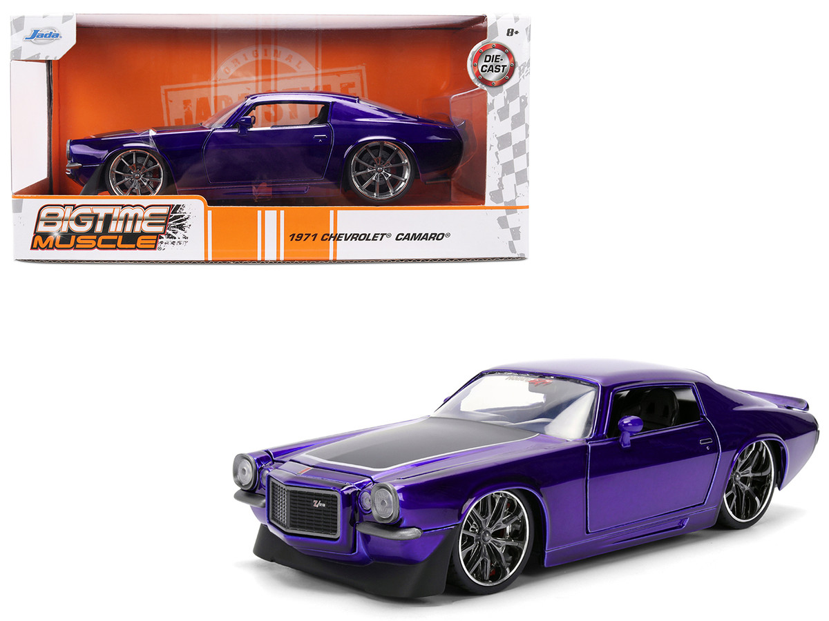 Brand new 1/24 scale diecast car model of 1971 Chevrolet Camaro Z/28