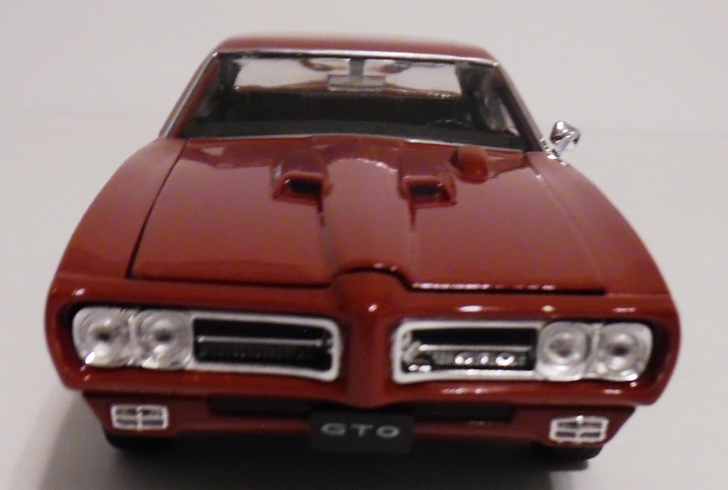 Diecast Maroon 1969 Pontiac GTO 1/24 Welly New