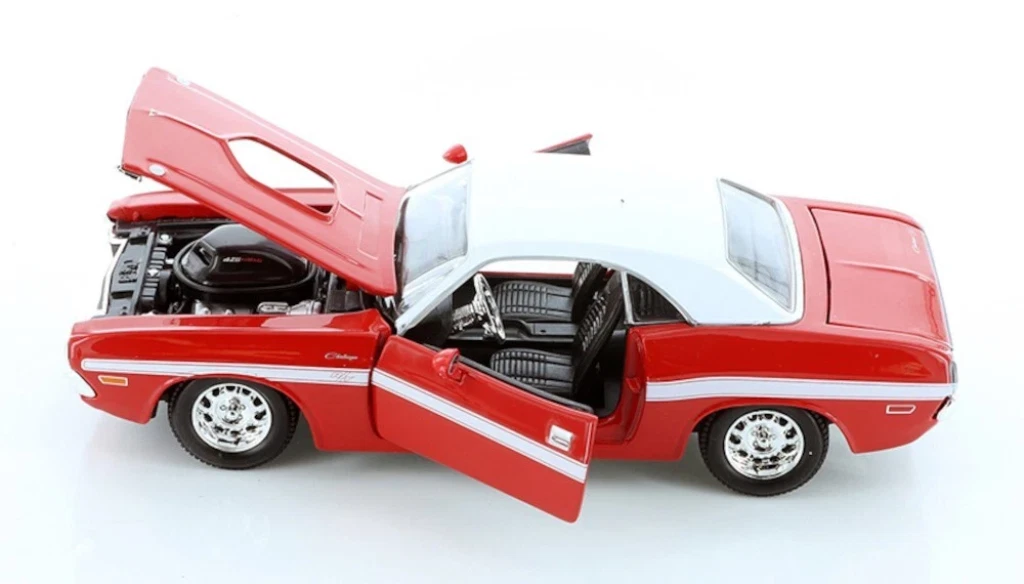 Red 1970 Dodge Challenger R/T Diecast Car 1/24 Maisto New