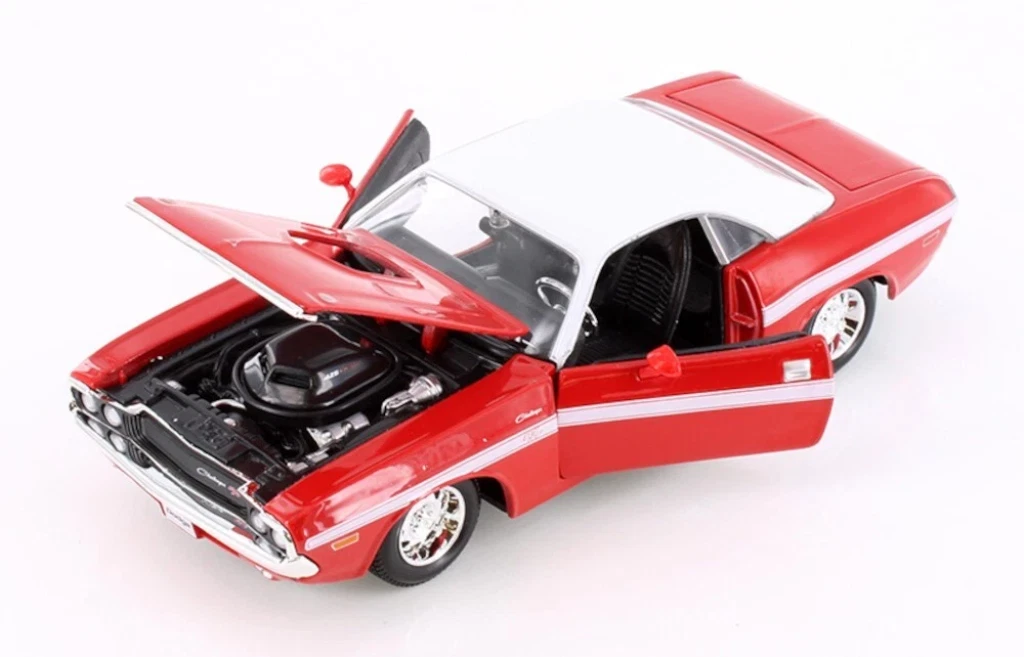 Red 1970 Dodge Challenger R/T Diecast Car 1/24 Maisto New