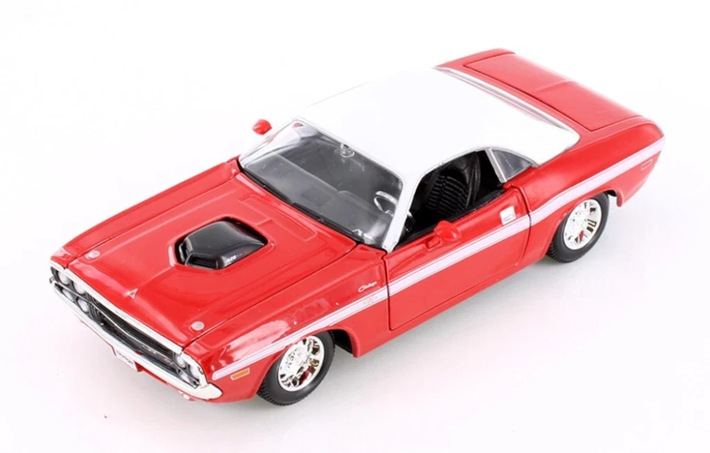 Red 1970 Dodge Challenger R/T Diecast Car 1/24 Maisto New