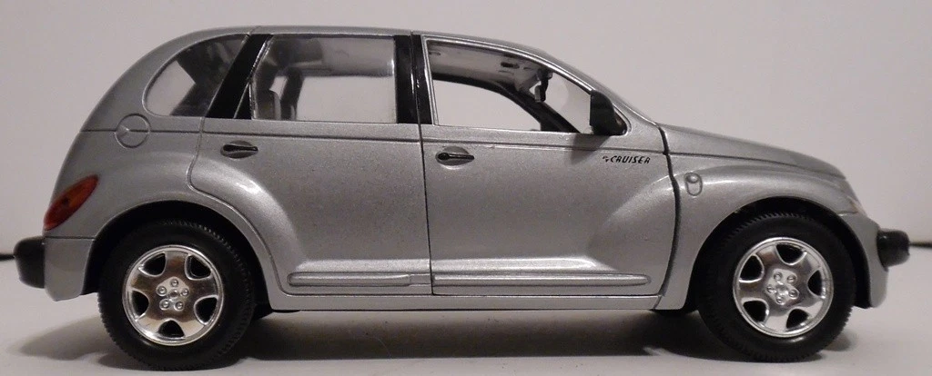Diecast 2000 PT Cruiser 1/24 Boley New