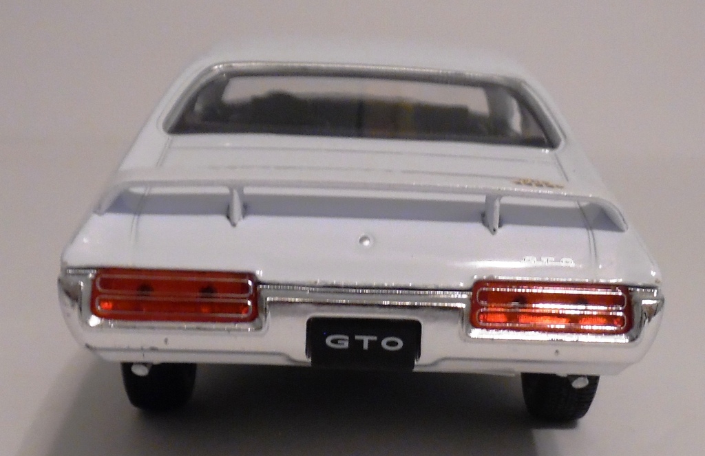 Diecast White 1969 Pontiac GTO 1/24 Welly New